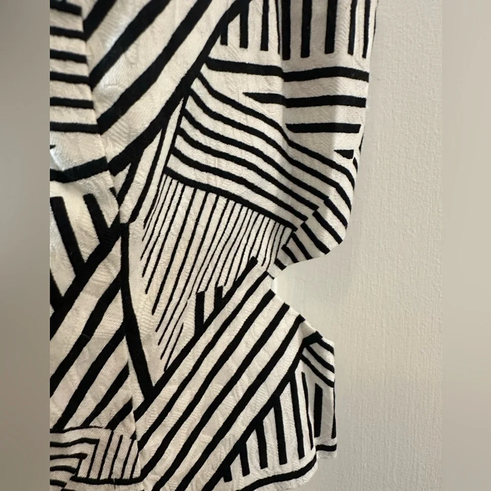 Lucy Paris Black and White Geometric Crop Top - Picture 4 of 7